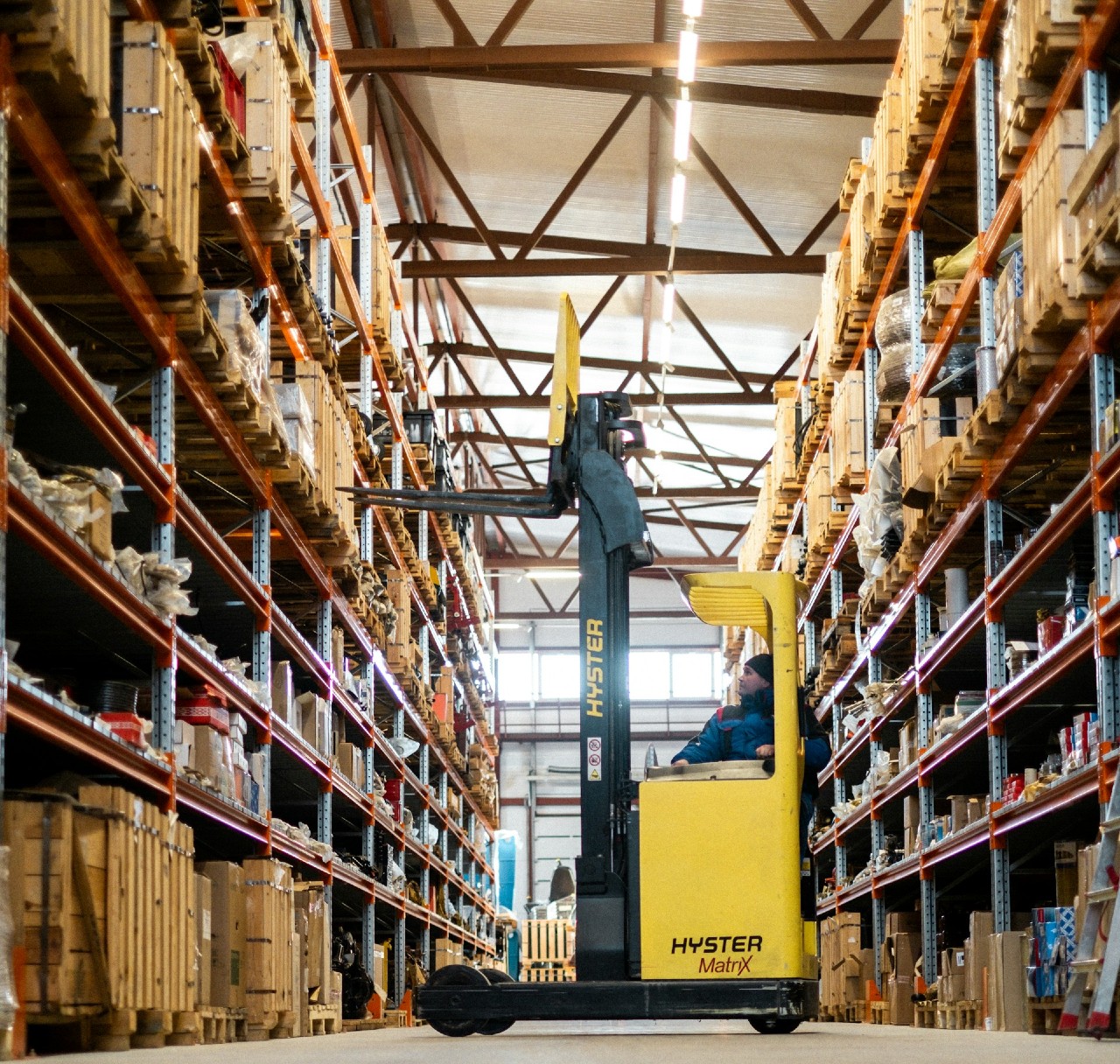 Mobilné zábrany v logistike a skladoch: ochrana osôb i techniky